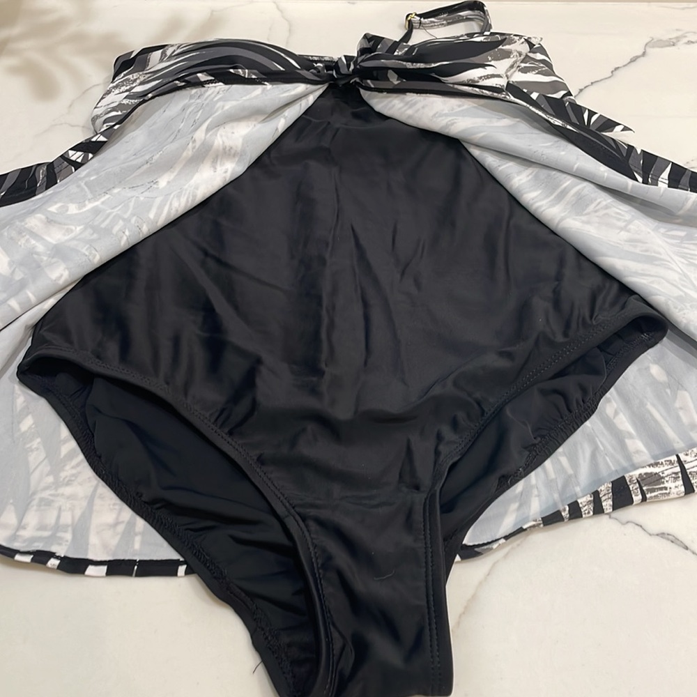 🎉Host Pick🎉 Shore shapes one piece swimsuit 🩱 - Picture 3 of 7